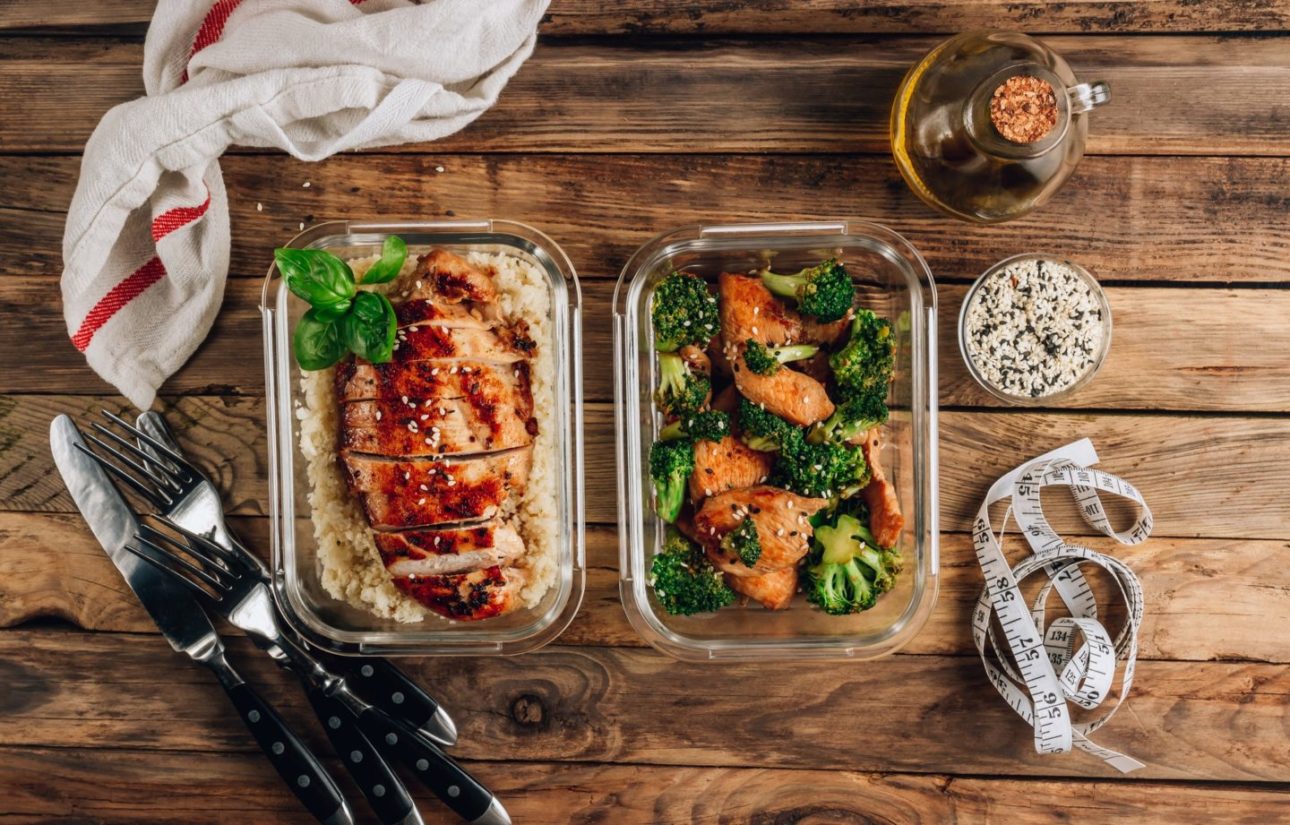 Keto lunchboxes - grilled chicken with cauliflower rice