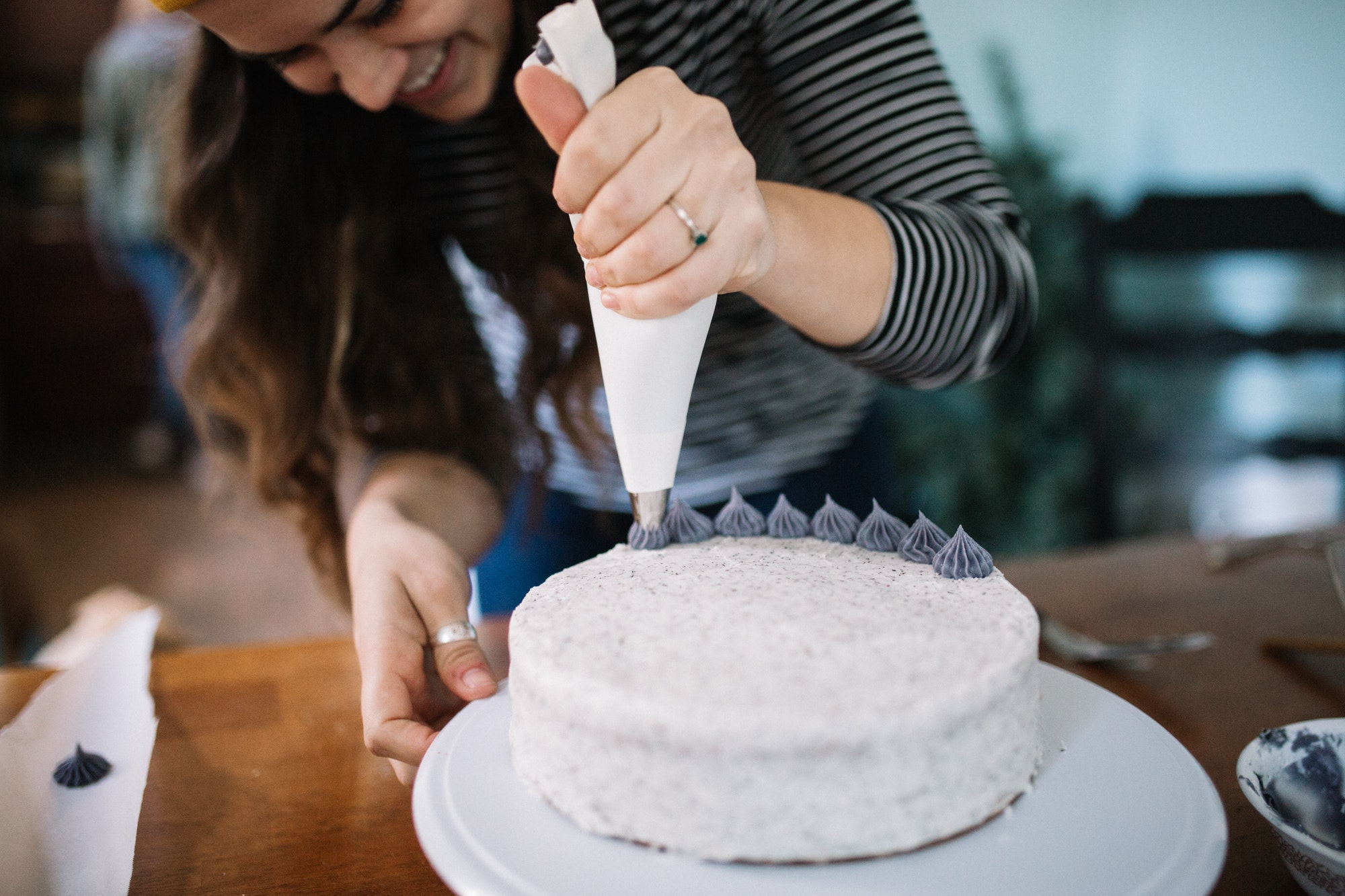 Decorating a cake