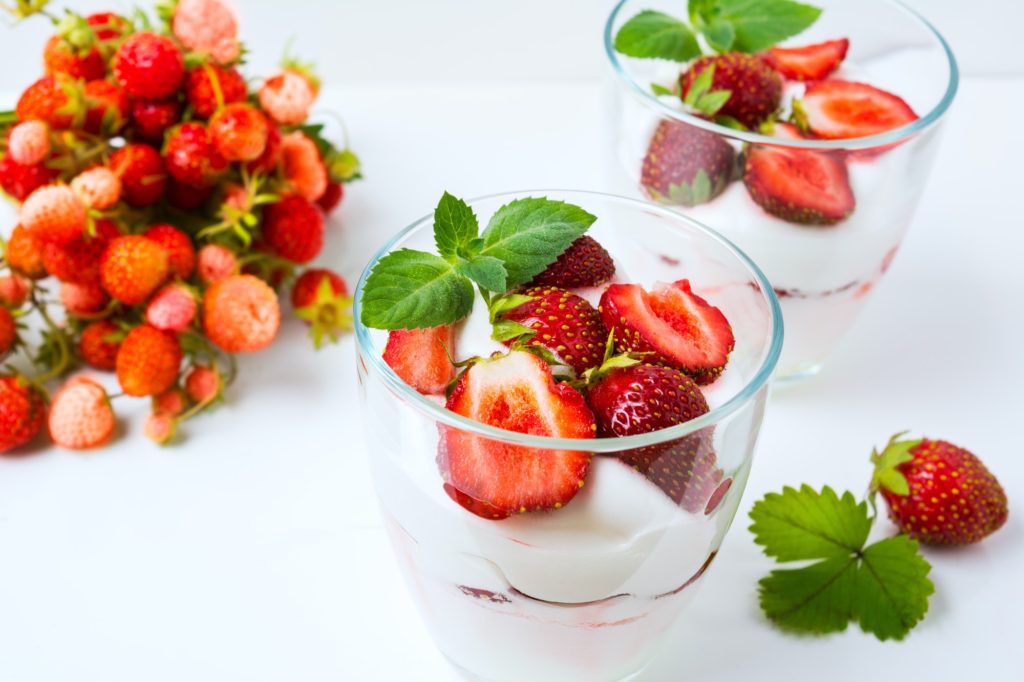Strawberry layered yoghurt dessert