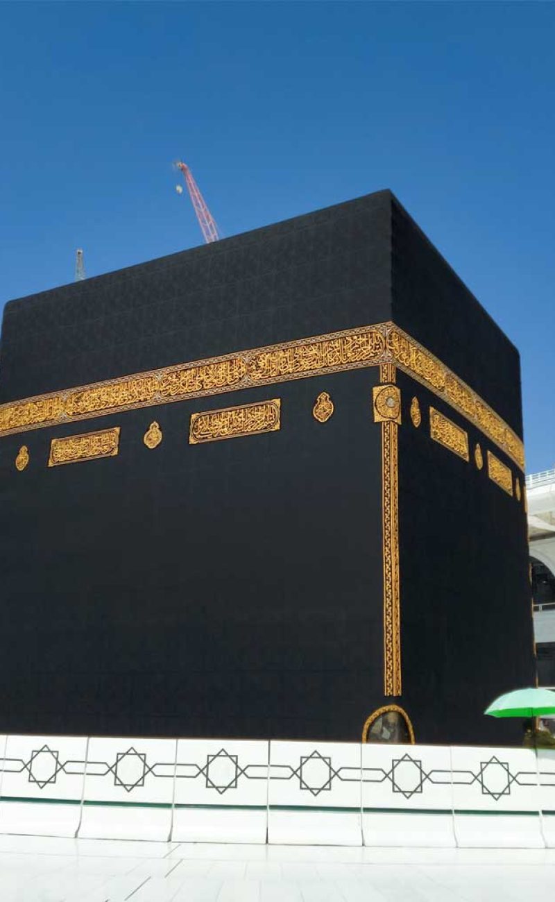 mecca-saudi-arabia-the-holy-kaaba-pilgrims-M2XEJLY