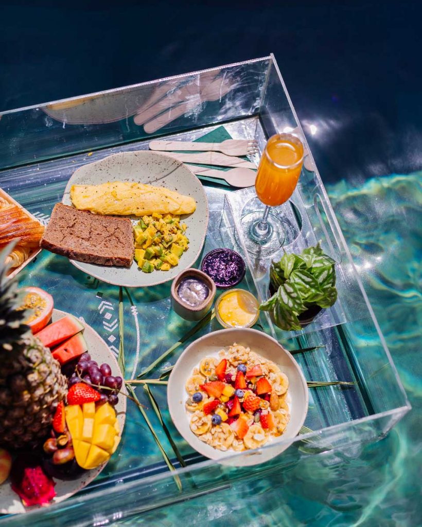 floating-breakfast-at-amazing-hotel-villa-in-blue