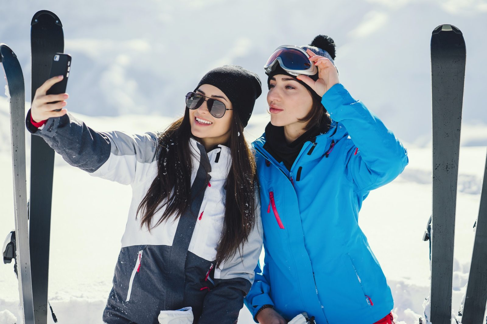 girls with ski